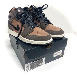 Air Jordan 1 Mid Dark Chocolate/Mocha Size 5Y Womens 6.5